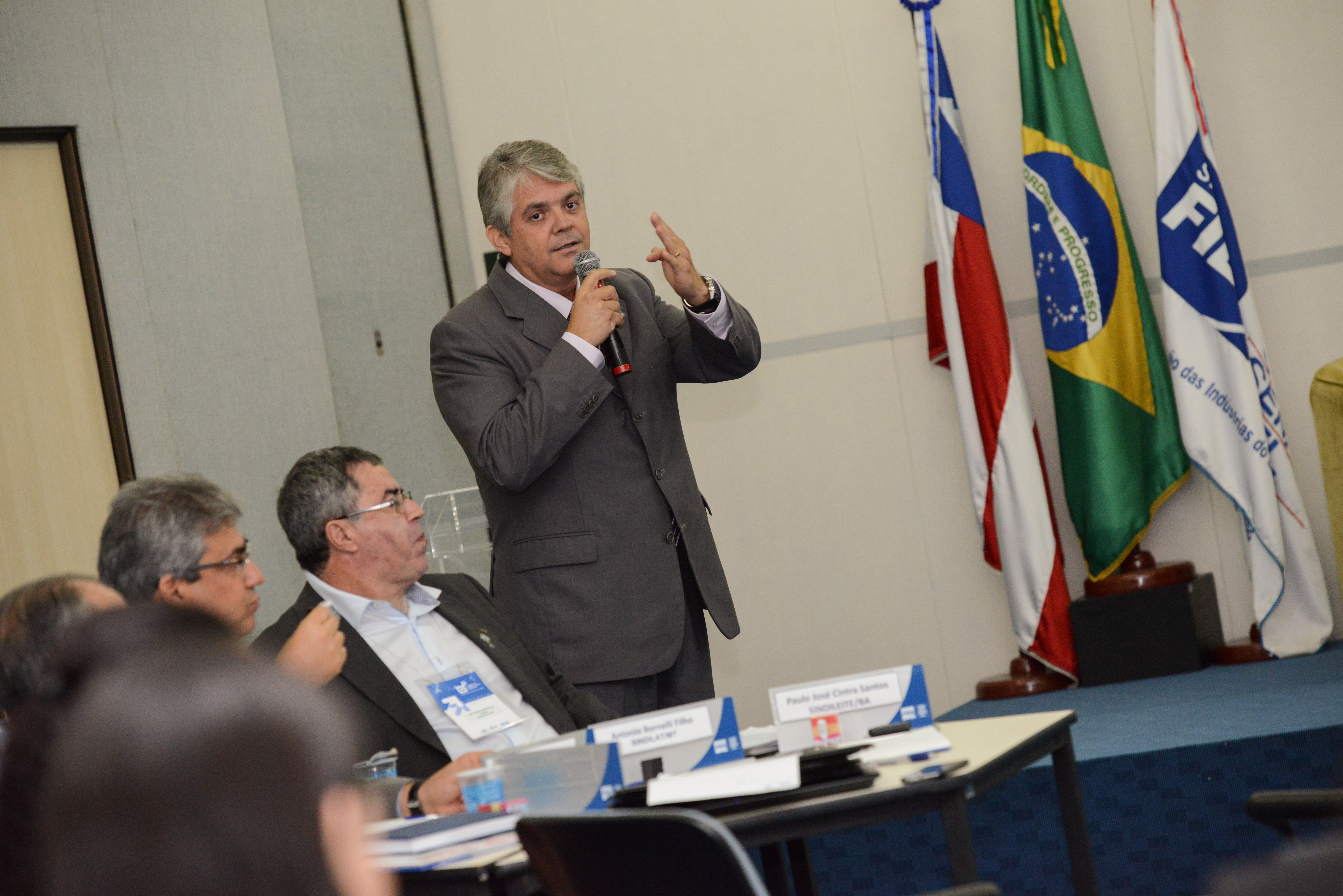 Paulo Cintra, presidente do SINDILEITE-BA, falando sobre as boas prticas do sindicato. Foto: Marcelo Gandra / Coperphoto / Sistema FIEB.
