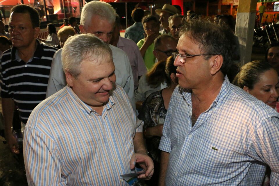 Presidente do Sindicarnes e da Cooperfrigu, Oswaldo Stival, com governador Marcelo Miranda.
