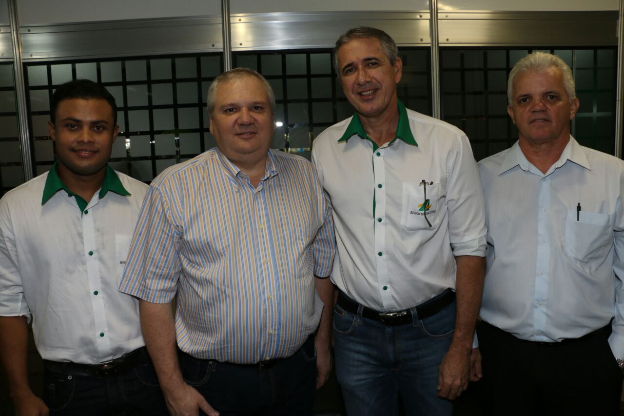 Presidente do Sindicarnes e da Cooperfrigu, Oswaldo Stival, acompanhado dos representantes do Banco da Amaznia no Tocantins.